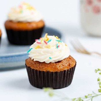 Snow White Cup Cake 2 Nos