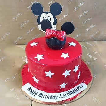 Minnie Mouse Themed Cake