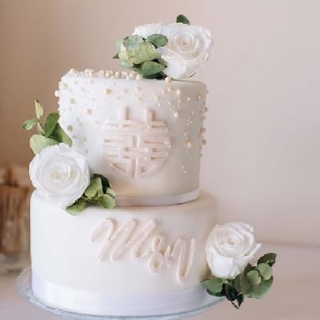 White Elegant Rose Wedding Cake 