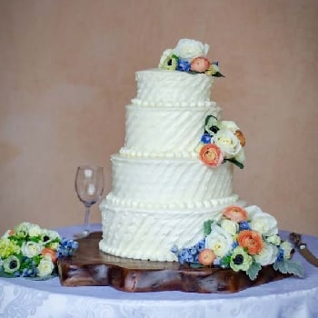 Elegant Wedding Cake With Peach and White  Flowers